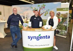 Maikel van den Berg, Karin Plat en Gerry Rijker van Syngenta waren erg blij dat ook zij weer hun klanten konden zien en informeren